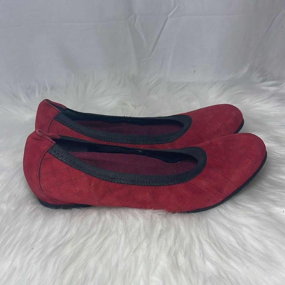Munro Vicki Red Suede Quilted Design Flats Sz 7.5 - Picture 5 of 7
